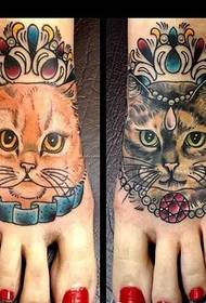 krāsains pēdas tetovējums