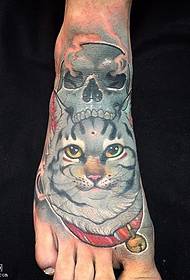 Zsíros macska tetoválás minta a lábán