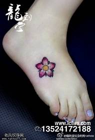 Ilana Ikọlẹ ti Peach Tattoo