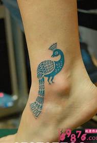 kyakkyawa tsirara a kan kyakkyawan kallon peacock tattoo Tsarin hoto