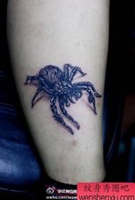 男性腿部帅气经典的蜘蛛纹身图案