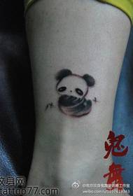 ເດັກຍິງຂາຮູບແບບ tattoo panda ງາມ