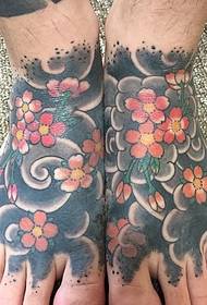 Gambar tato kembang kembar ganda kanthi mripat kanthi mripat