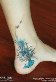 zils ūdens vaļa tetovējuma modelis