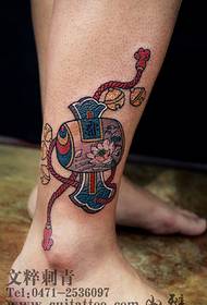 Patrón de tatuaje de baquetas en el tobillo