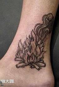 modello del tatuaggio del fuoco del piede