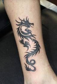 patrón de tatuaje de dragón tótem atractivo popular de pierna