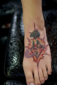 tatuaggio del collo del piede di arte astratta del vento