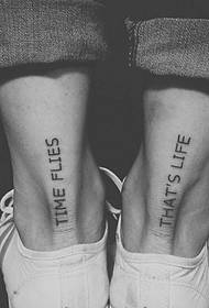 oyoqning pastki qismida inglizcha Word Tattoo Tattoo