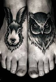 Owl konijn tatoeëerfatroan op 'e foet