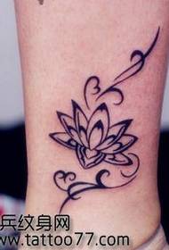 Totem Tajjeb Lotus Tattoo Pattern fuq Saqajn