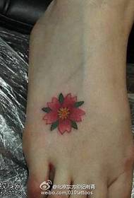 pola tato bunga sakura yang indah