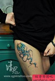 Gyönyörű és gyönyörű medúza tetoválás minta