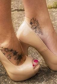 सुंदर पाय क्लासिक फॅशन पाच-पॉइंट स्टार एंजेल टॅटू चित्र