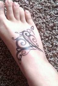 modello di tatuaggio totem fiore semplice piede