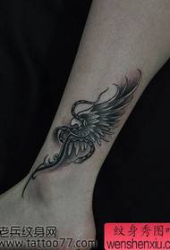 Ben vackra klassiska vingar tatuering mönster