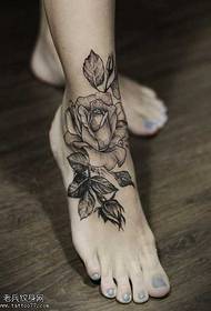 jalka musta ruusu tatuointi malli