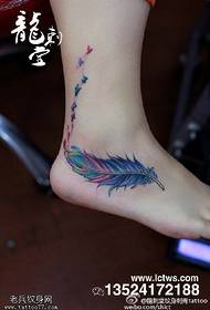 patrón de tatuaxe de plumas de cor sexy do pé