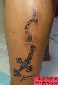 mooi kruis hangend tattoo-patroon