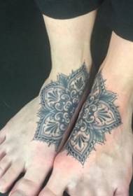 ragazze sul sottopiede nero linea semplice immagine tatuaggio fiore pianta