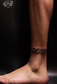 motif de tatouage anneau de pied atmosphérique simple