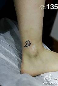 simple refreshing four-leaf clover tattoo pattern