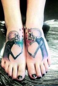 foto di apprezzamento figura del tatuaggio personalità collo del piede femminile