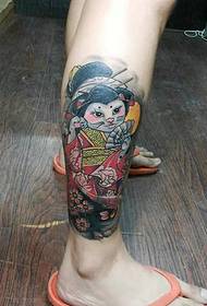erittäin söpö geisha kissan jalkatatuointi