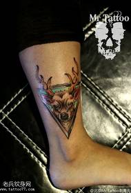 wzór tatuażu malowany duch jelenia trójkąt