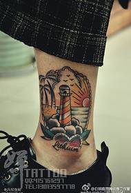 tatuaggio del faro dipinto sulla caviglia