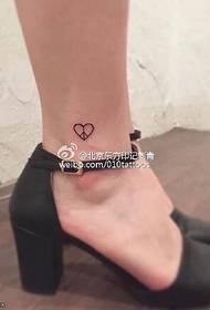 узорак срчане тетоваже на глежњу 47769 - мала цветна тетоважа на глежњу