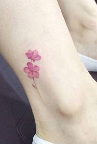 Tatuaggio piccolo alla caviglia straordinariamente affascinante 47915 - piccolo disegno grafico del tatuaggio sulla caviglia 47916 - tatuaggio con blocco dell'acquerello sulla caviglia