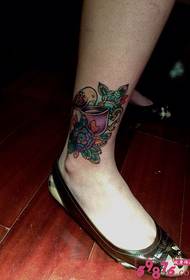 fiori creativi e foto di tatuaggi alla caviglia