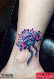mujer color cráneo arco tatuaje tatuaje funciona