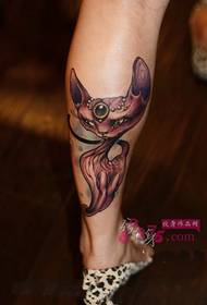 Image de tatouage de la jambe de l'homme comète rose