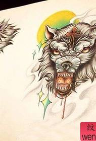 Gambar pertunjukan tato merekomendasikan satu pola naskah tato kepala serigala