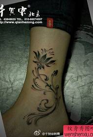 meisjes enkels Alleen mooie lotus wijnstok tattoo patroon