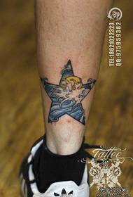patró de tatuatge d'estrella de cinc puntes en color de peus