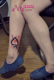 Chithunzithunzi cha Black Peach Mtima Ankle Tattoo