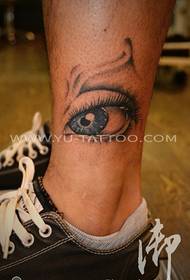 I disegni del tatuaggio dell'occhio alla caviglia sono forniti da tatuaggio
