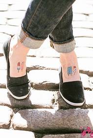 Foto tatuaggio moda collo del piede caramelle ghiacciolo