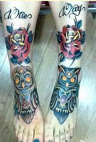 imfashini yesifazane yesitayela se-owl rose tattoo