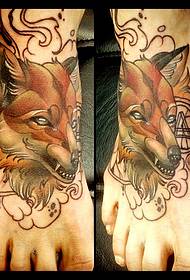 consigliato un disegno del tatuaggio volpe sul collo del piede