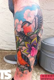 Fuß eine kreative Vogel Tattoo Arbeit