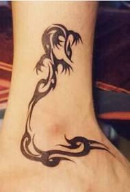 vajza këmbët e bukura fotografi totem tatuazh