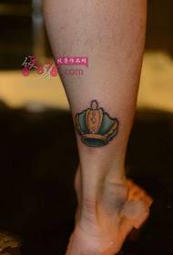 imatge creativa del tatuatge de la corona de turmell