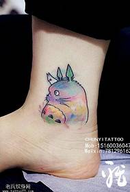 боја глежња прскана тинтом мачка тетоважа узорак
