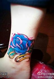 脚踝彩色个性玫瑰花纹身图片