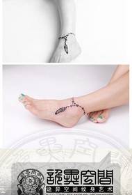 caviglia ragazza piume piccole e popolari Modello tatuaggio cavigliera