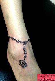 tapuvae Tatalo ma le lauiloa alofilima o le anklet tattoo